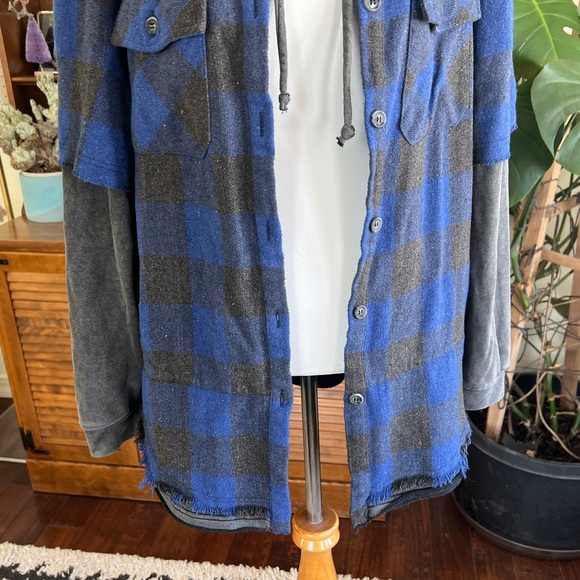 Oli & Hali Blue and Charcoal Gray Plaid Flannel Distressed Shacket Hooded Jacket - Picture 4 of 14